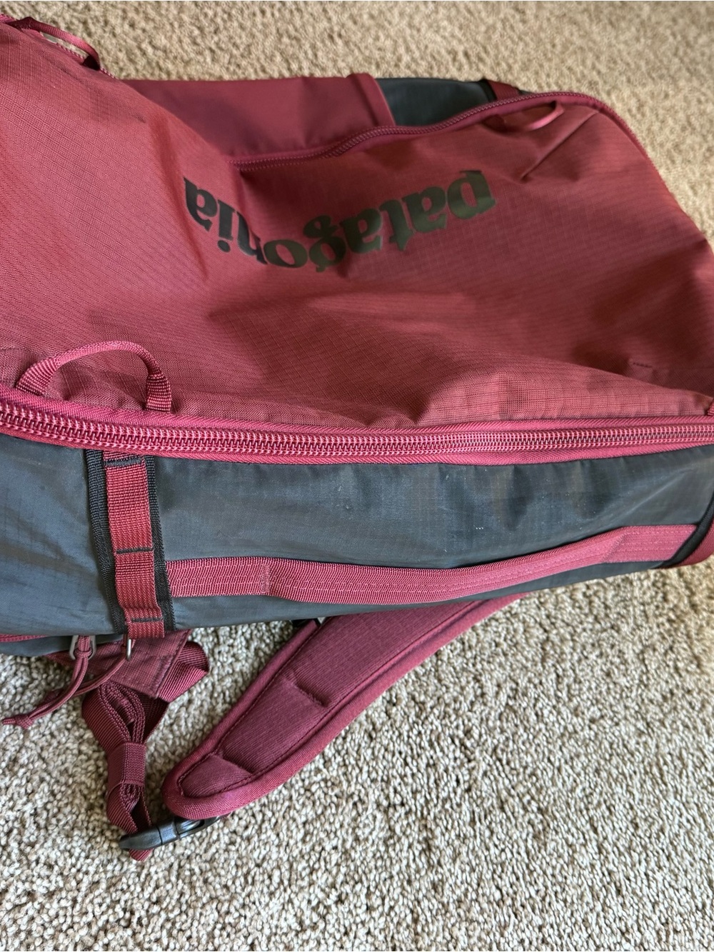 Patagonia Black Hole® Mini MLC® Pack 30L -Maroon discontinued color - Picture 3 of 9